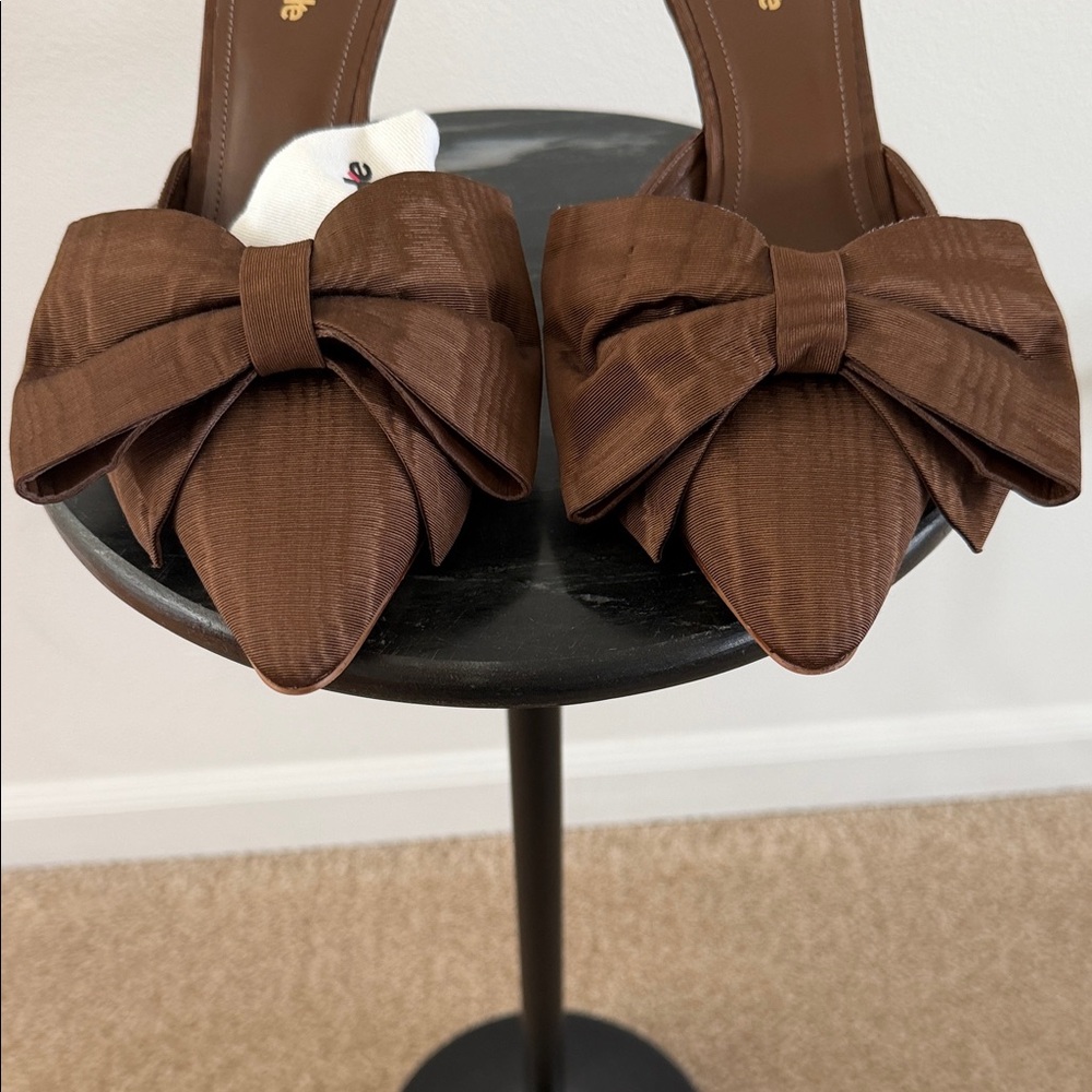 Larroude- Mini Elle Pump Brown Slip-On  NWOT- Size 6 - Picture 3 of 10
